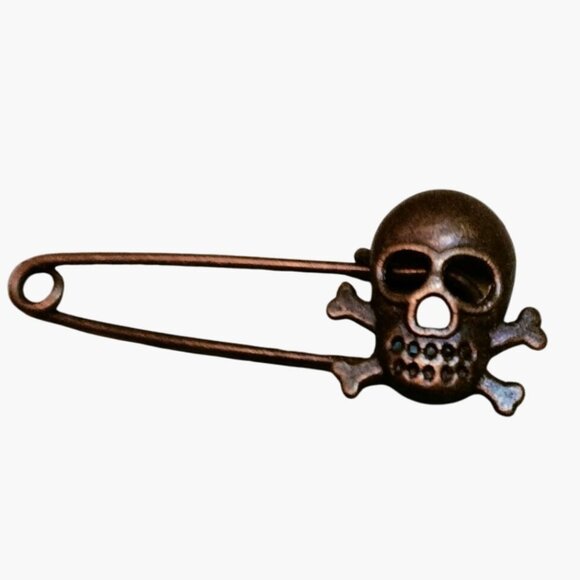 Skull Safety Pin Brooch Metal Punk Goth Style Jewelry Antique Bronze Halloween - Picture 1 of 2